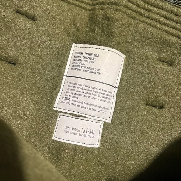 Deadstock Vintage
Alpha Industries 
Army Issued Extreme Cold Weather Trousers - Picture 5 of 11